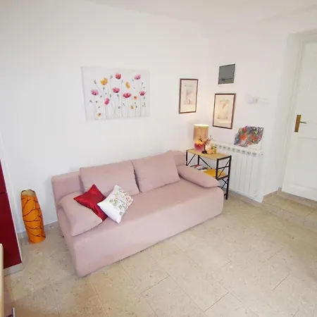 House Emily בית נופש Loborika